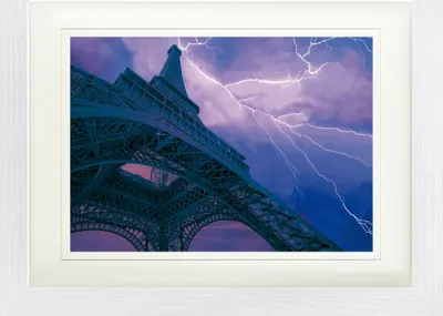 Produktbild von Eiffelturm Gerahmtes Bild Mit Edlem Passepartout | Wand-Bilder | Im Bilderrahmen - Blitzeinschlag Am Nachthimmel Von Paris (30 x 40 cm)