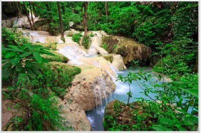 Produktbild von Wallario Wandbild Verborgener  Wasserfall  in  einem  tropischen  Wald, Größe: 61 x 91,50 cm, Poster mit weißem Aluminiumrahmen