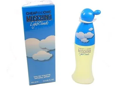 Produktbild von Moschino Cheap & Chic Light Clouds, Frauen, 100 ml, Nicht nachfüllbare Flasche, Alpenveilchen, Pfirsich, Jasmin, Lotus, Rose, Ambra, Ambrette, Zedernholz, Moschus, Patschuli, Sandelholz, Vanille