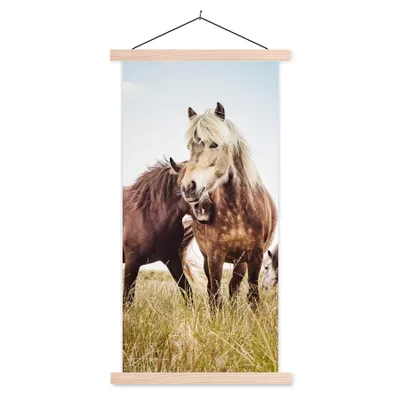 Produktbild von MuchoWow® Textilposter Pferde - Gras - Frühling 60x120 cm mit holzfarbenen Rahmen - Holz