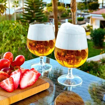 Produktbild von Doimoflair Bierglas Ballon aus Kunststoff 52 cl. Mehrwegbecher Bierkrug Plastik Transparent Spülmaschinenfest Set 2 Stück