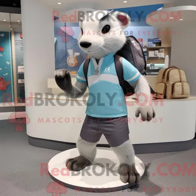 Image de Personnage mascotte REDBROKOLY d un Furet gris habillé d un short de course et de sacs à main