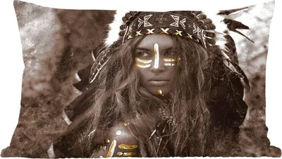 Produktbild von MuchoWow® Zierkissen Sofakissen Wohnzimmer Dekokissen 50x30 cm Frau - Indianerkleid - Gold - Wohnzimmerdekoration - Polster mit Photo