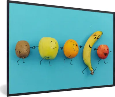 Produktbild von MuchoWow® Gerahmtes Poster Smiley - Obst - Blau 90x60 cm - Poster mit Schwarzem Bilderrahmen Wandposter Rahmen Foto Bilder - Fotorahmen - Foto-Plakat