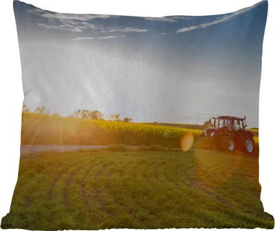 Produktbild von MuchoWow® Outdoor Kissen - Traktor - Gras - Sonnenuntergang - 60x60 cm - Wetterfest - Lounge Kissen - Dekoration - Schlaf Kissen
