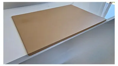 Produktbild von Gewinkelte Schreibtischunterlage mit Kantenschutz aus sanftem Leder 60 x 38 Beige