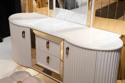 Produktbild von Schlafzimmer Set Luxus Schminktisch mit Spiegel Hocker Design neu 2tlg