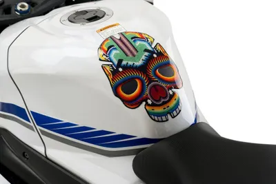 Produktbild von PUIG 3674R Skull I Tankprotektor passend fuer HONDA NT650V DEAUVILLE Rot