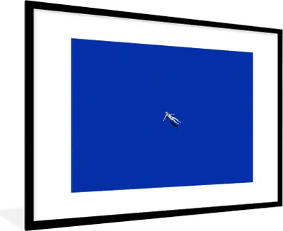 Produktbild von MuchoWow® Gerahmtes Poster Vintage - Blau - Frau 90x60 cm - Poster mit Schwarzem Bilderrahmen Wandposter Rahmen Foto Bilder - Wanddekoration - Fotos