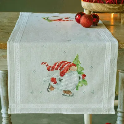 Produktbild von Vervaco Tischläufer Kreuzstich Stickpackung "Weihnachtsgnome", Stickbild vorgezeichnet, 40x100cm