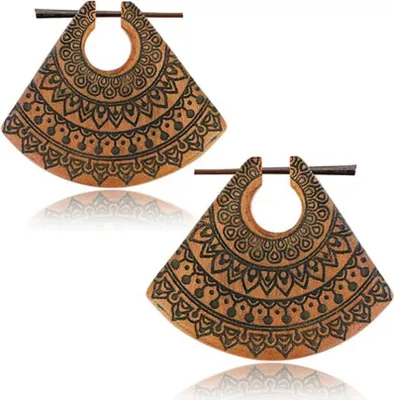 Produktbild von viva-adorno Holz Ohrringe geschnitzt Creolen Blüten Blumen Tribal Gravur Ohr Piercing Pin Ohrringe graviert CE20, Fächer