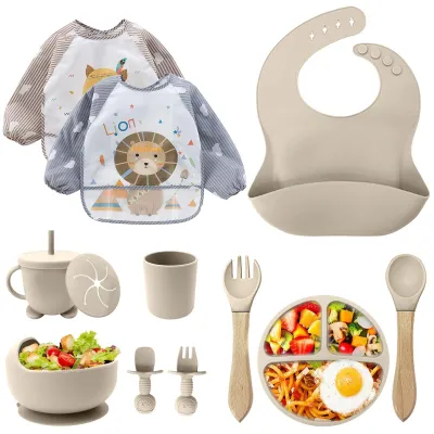 Immagine prodotto di Set di stoviglie in silicone per bambini, composto da 12 pezzi, senza BPA e con ventosa, colore beige