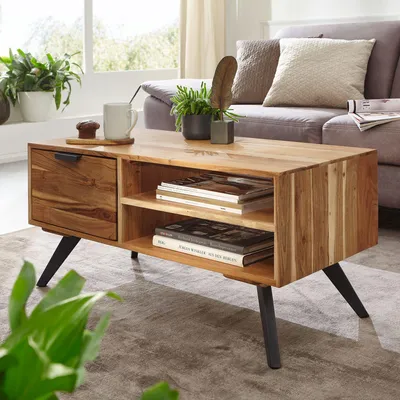 Couchtisch Akazie Massivholz mit Schublade, offenen Fächern und schwarzen Beinen, Gesamtansicht von vorne.