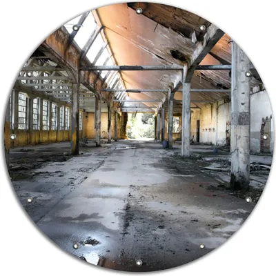 Produktbild von Wallario rundes Outdoor-Poster für Garten oder Balkon, Motiv Alte Industriehalle  leerstehend und einsam, 90 cm Durchmesser