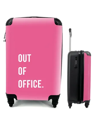 Produktbild von MuchoWow® Koffer Handgepäck Trolley Rollkoffer Kleine Reisekoffer mit 4 Rollen - Zitate - Außer Haus - Rosa - Cabin Size < 55x40x23 cm & 55x40x20 cm - Fotokoffer - Kabinenkoffer - Boardgepäck - Reise-Box - Reisekoffer - Reisegepäck - Koffer mit Bild - Trolley für Kinder