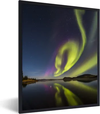 Produktbild von MuchoWow® Gerahmtes Poster Nordlichter - Schweden - Lila - Wasser - Grün 60x80 cm - Poster mit Schwarzem Bilderrahmen Wandposter Rahmen Foto Bilder - Premium - Wanddeko Wohnzimmer