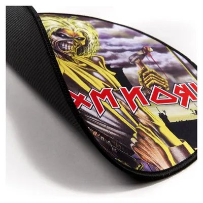Produktbild von Mauspad von Iron Maiden mit rutschfester Perlenoberfläche, offiziell lizenziert