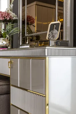 Image de Chambre à coucher Ensemble blanc Coiffeuse en bois Miroir élégant Moderne Beau Nouveau