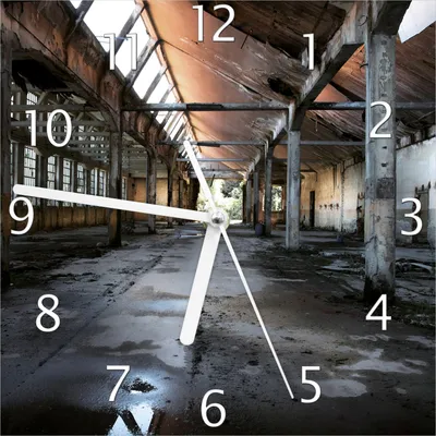 Produktbild von Wallario Design Wanduhr Alte Industriehalle  leerstehend und einsam aus Echtglas, Größe 20 x 20 cm
