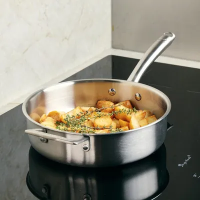 Produktbild von Sauteuse aus Edelstahl 18/10 mit einem Durchmesser von 28 cm - Deckel inklusive - Für alle Herdarten geeignet