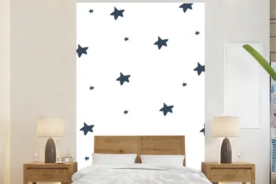 Produktbild von MuchoWow® Fototapete für Wohnzimmer oder Schlafzimmer Wandtapete Vinyl Motivtapete Illustration mit einem Muster aus dunkelgrauen Sternen auf weißem Hintergrund - 225x350 cm - Schlafzimmer tapete