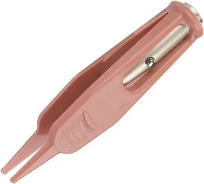 Immagine prodotto di Detergente per orecchie e naso dei neonati con luce LED per una cura delicata delle orecchie e del naso dei neonati. Ideale per una cura sana del neonato.