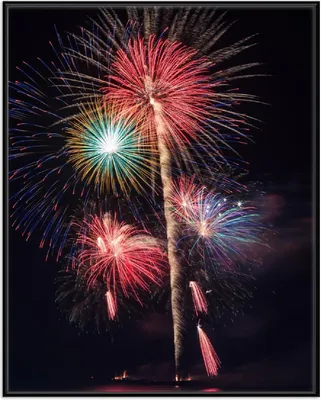 Produktbild von Wallario Wandbild Feuerwerk bei Nacht, Größe: 40,30 x 50,30 cm, Poster mit schwarzem Aluminiumrahmen