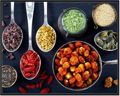 Produktbild von Wallario Wandbild Gesunde Superfoods in Töpfen, Größe: 40,30 x 50,30 cm, Poster mit schwarzem Aluminiumrahmen