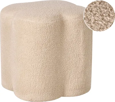 Produktbild von BELIANI Pouf Beige Bouclé Kleeblattform Moderner Stil Teddy Stoff Wohnaccessoires Hocker Fußhocker Sitzhocker für Schlafzimmer Wohnzimmer Flur