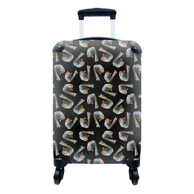 Produktbild von MuchoWow® Koffer Handgepäck Trolley Rollkoffer Kleine Reisekoffer mit 4 Rollen - Das Mädchen mit dem Perlenohrring - Alte Meister - Schnittmuster - Cabin Size < 55x40x23 cm & 55x40x20 cm - Fotokoffer - Kabinenkoffer - Boardgepäck - Reise-Box - Reisekoffer - Reisegepäck - Koffer mit Bild - Trolley für Kinder