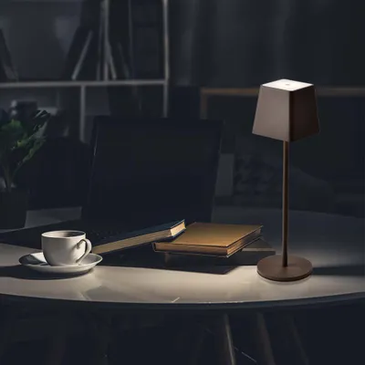 Produktbild von Wiederaufladbare Tischlampen - IP54 - Corten - 2W - 200 Lumen - 3000K