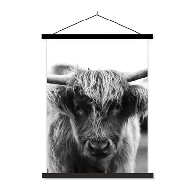 Produktbild von MuchoWow® Textilposter Schottischer Highlander - Kuh - Gras - Tiere - Natur 60x80 cm mit schwarzem Rahmen - Plakathalter