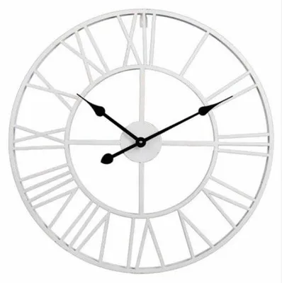 Produktbild von Silberne Wanduhr in moderner Design, 34 cm groß, mit römischen Ziffern, für Wohnzimmer und Home Office.