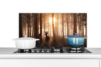 Obrázok produktu pre KitchenYeah® splashback kuchyňa - kuchynský splashback - ochrana steny sporáka a drezu - les - jeleň - slnko - stromy - zima - príroda - zvieratá 90x45 - hliníkový dibond (alternatíva k sklenenému splashbacku) -