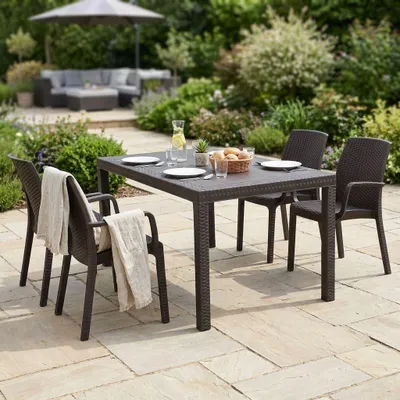 Immagine prodotto di Milani Home - Set Tavolo Fisso In Wicker Cm 150x90 Compreso Di 4 Sedute Colore Marrone - Marrone