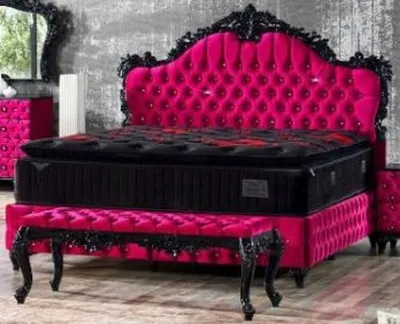 Produktbild von Casa Padrino Barock Doppelbett Pink / Schwarz - Prunkvolles Samt Bett mit Glitzersteinen und Matratze - Schlafzimmer Möbel im Barockstil