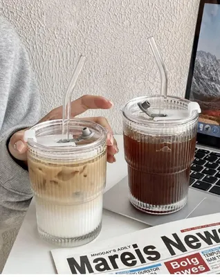 Obrázok produktu pre Sada 2 sklenených pohárov s drážkami, 400 ml, viečko a slamka