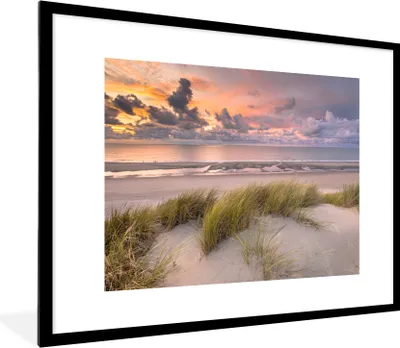 Produktbild von MuchoWow® Gerahmtes Poster Sonnenuntergang - Düne - Strand - Pflanzen - Meer 80x60 cm - Poster mit Schwarzem Bilderrahmen Wandposter Rahmen Foto Bilder - Schlafzimmer-Dekorationen - Fotoposter