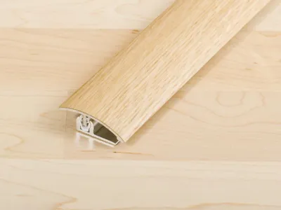 Produktbild von PROLINE Eiche 30mm Anpassungsprofil Bodenprofil, PROVARIOclip Universal Eiche Furnier, Einrastendes Profilsystem mit Drehgelenktechnik, Ohne sichtbare Verschraubung, Für Bewegungsfugen schwimmender Bodenbelag