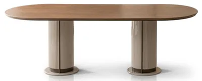 Image de Table de salle à manger marron luxueuse, de forme ovale, en bois. Grande table pour salle à manger, meuble de salle à manger