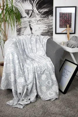 Produktbild von Weiche Mikrofaser-Fleece Wohndecke mit Stempelherzen, pflegeleicht, 150x200 cm