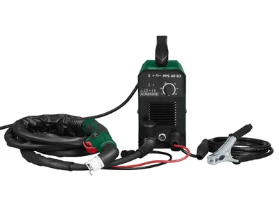 A plasma cutter and its accessories are displayed against a white background.