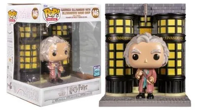 Produktbild von Funko Pop! Deluxe Harry Potter: Garrick Ollivander mit Ollivanders Zauberstabladen in der Winkelgasse – Deluxe-Diorama Nr. 146 (Exklusiv für die Funko-Convention 2022)