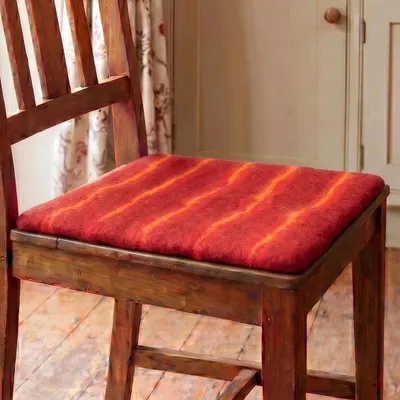 Produktbild von Filz Stuhlauflage, Boho Sitzkissen, Handgefertigtes Eckiges Filzkissen 35*35 cm - Rot, Wolle, Meditationskissen & Sitzkissen