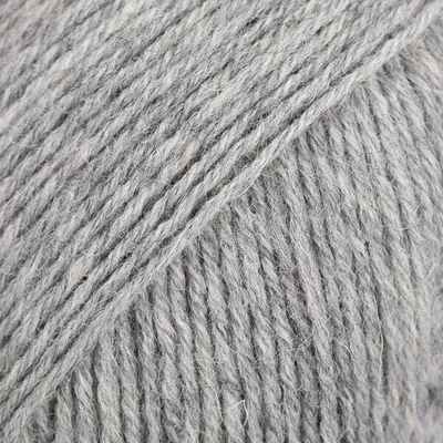 Produktbild von Drops Fabel Uni Colour 115 Light Grey Strickgarn