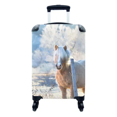 Produktbild von MuchoWow® Koffer Handgepäck Trolley Rollkoffer Kleine Reisekoffer mit 4 Rollen - Pferd - Winter - Schnee - Cabin Size < 55x40x23 cm & 55x40x20 cm - Fotokoffer - Kabinenkoffer - Boardgepäck - Reise-Box - Reisekoffer - Reisegepäck - Koffer mit Bild - Trolley für Kinder