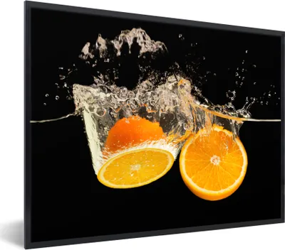 Produktbild von MuchoWow® Gerahmtes Poster Orange - Stillleben - Wasser - Schwarz - Obst 40x30 cm - Poster mit Schwarzem Bilderrahmen Wandposter Rahmen Foto Bilder - Kunstposter - Wanddekorationen