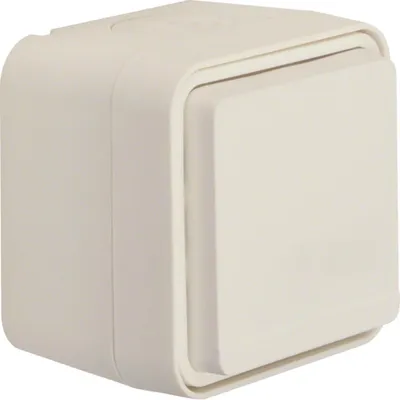 Imagen del producto de Enchufe Hager SCHUKO AP WNC140B con tapa abatible, grado de protección IP55, color blanco polar
