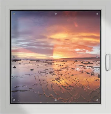 Produktbild von Wallario Lichtschutzbild, Dekorativer Sichtschutz Sonnenschutz 96 x 93 cm mit Motiv: Wattwanderung am Meer bei Sonnenuntergang - Verdunklung ohne Bohren