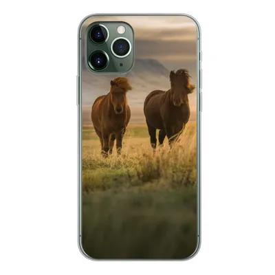 Produktbild von MuchoWow® Handyhülle Schutzhülle Hülle für iPhone 11 Pro Pferde - Luft - Gras Silikon Softcase Handy Hülle - Handy